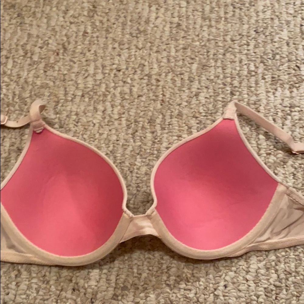 Pink vs bra - Picture 2 of 2